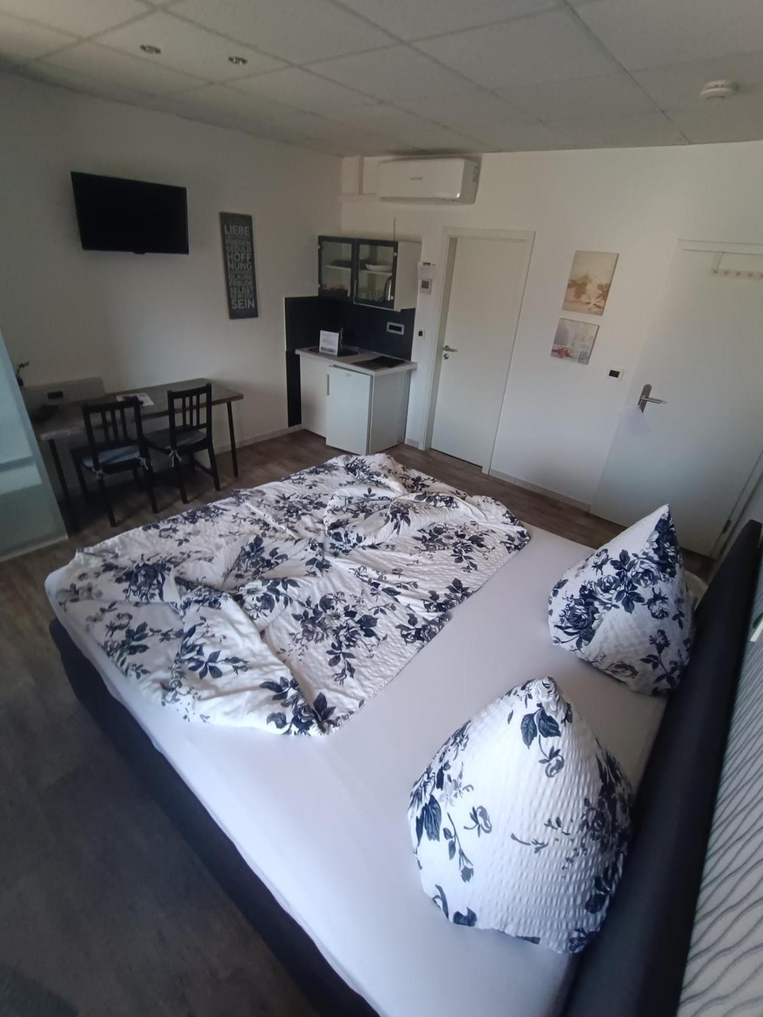 Boardinghouse Sinsheim Zentral Am Burgplatz Vandrehjem Eksteriør billede