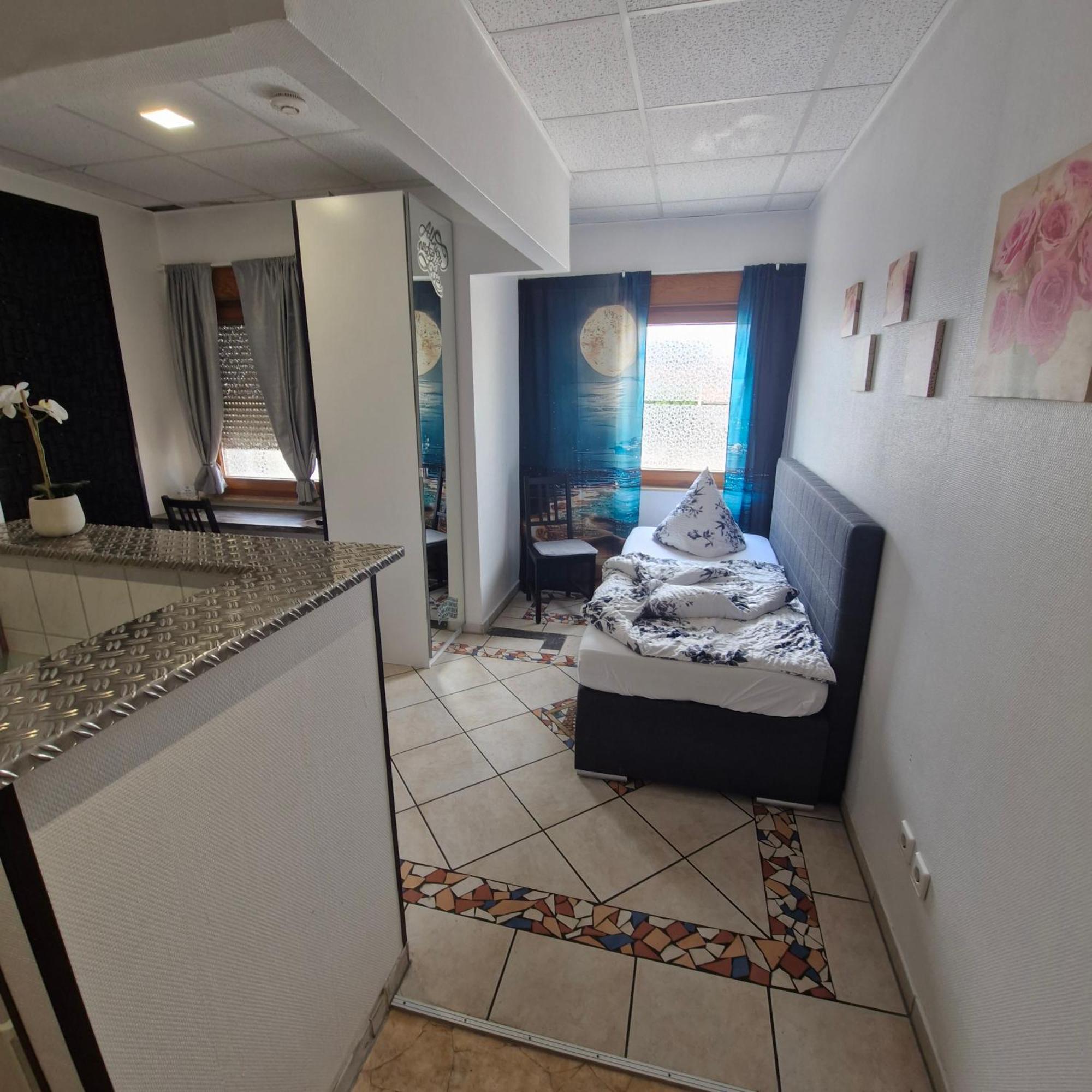 Boardinghouse Sinsheim Zentral Am Burgplatz Vandrehjem Eksteriør billede