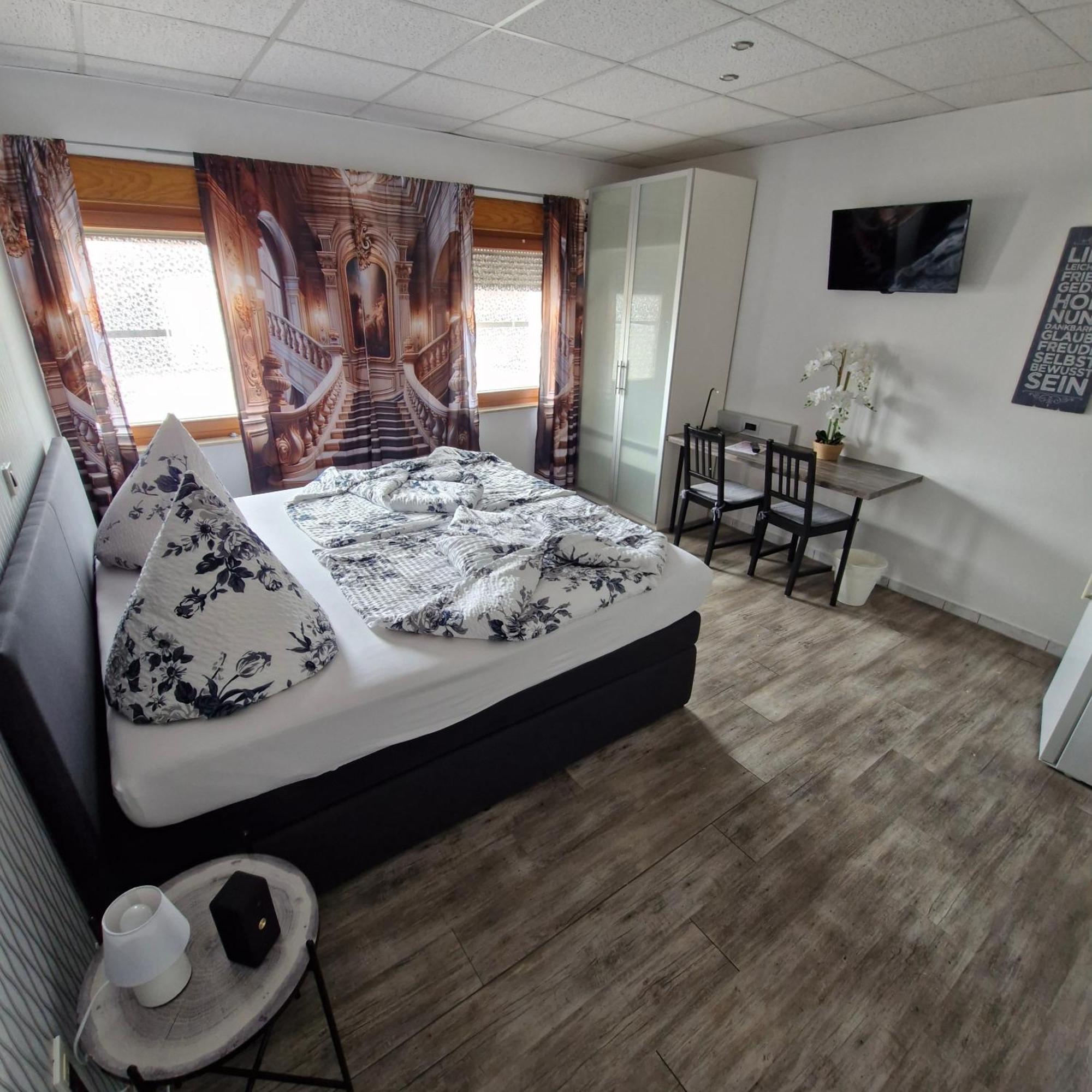Boardinghouse Sinsheim Zentral Am Burgplatz Vandrehjem Eksteriør billede