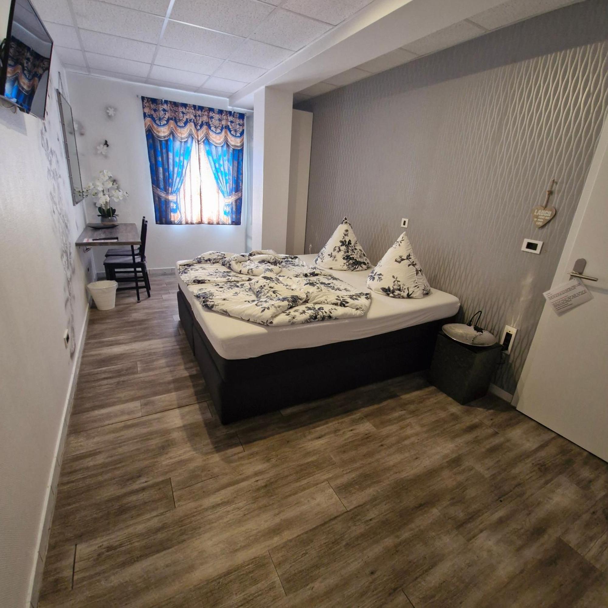 Boardinghouse Sinsheim Zentral Am Burgplatz Vandrehjem Eksteriør billede