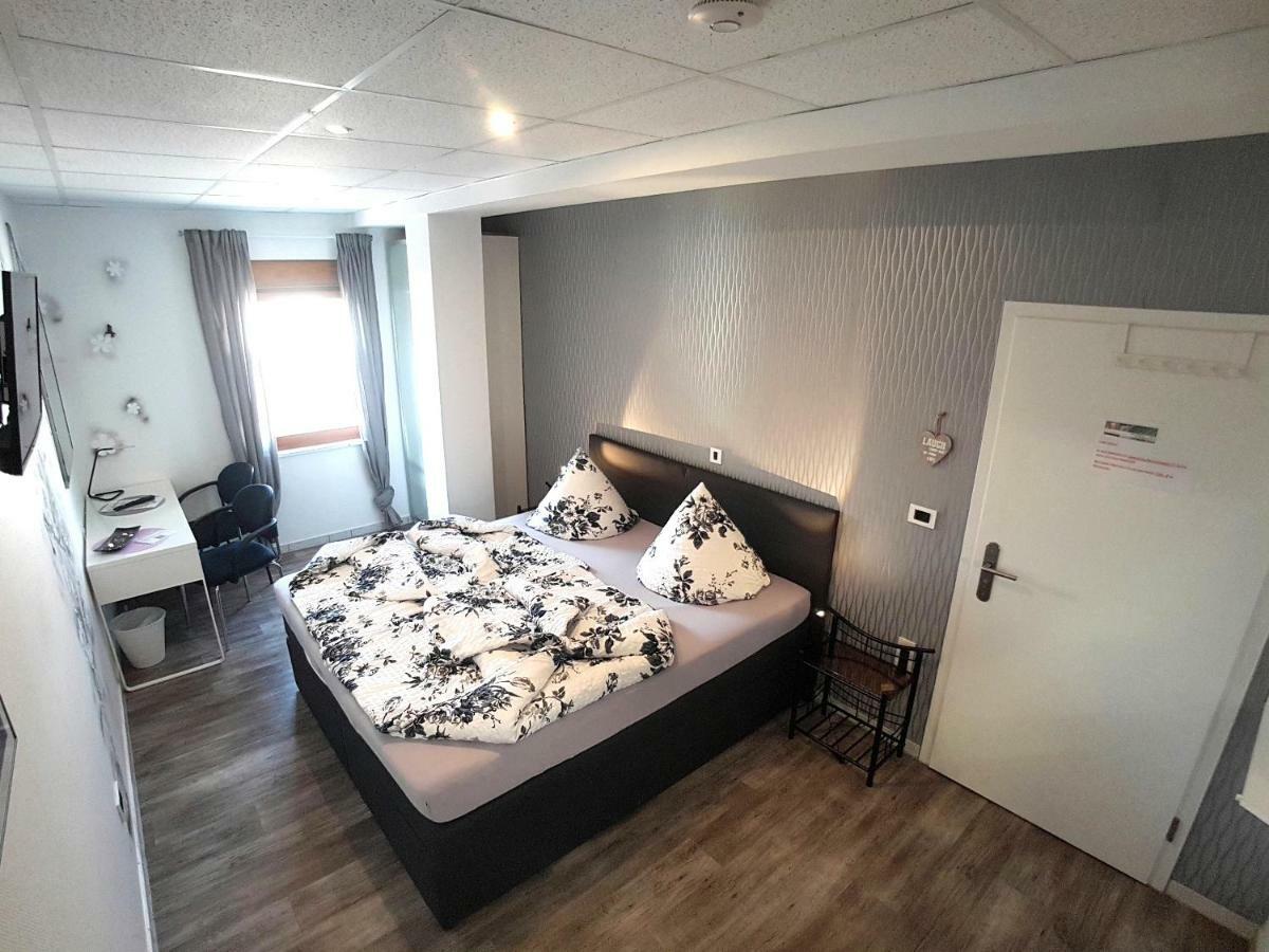 Boardinghouse Sinsheim Zentral Am Burgplatz Vandrehjem Eksteriør billede