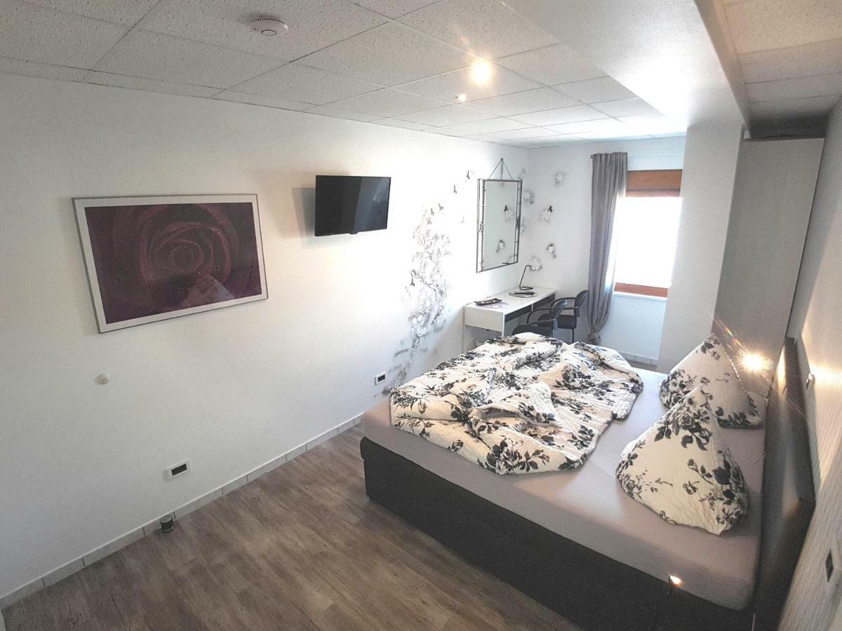Boardinghouse Sinsheim Zentral Am Burgplatz Vandrehjem Eksteriør billede