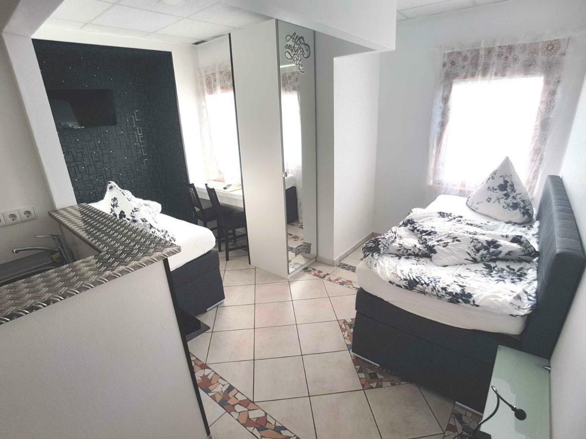 Boardinghouse Sinsheim Zentral Am Burgplatz Vandrehjem Eksteriør billede